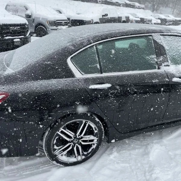 2017 Honda Accord 9th Gen - Image 9 of 12