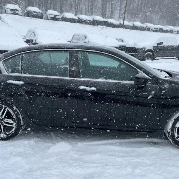 2017 Honda Accord 9th Gen - Image 11 of 12