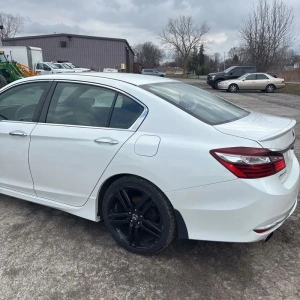 2017 Honda Accord 9th Gen - Image 6 of 12