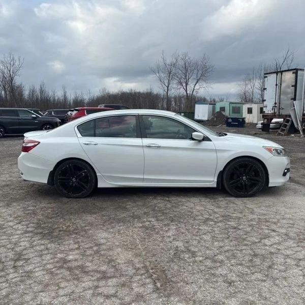 2017 Honda Accord 9th Gen - Image 9 of 12