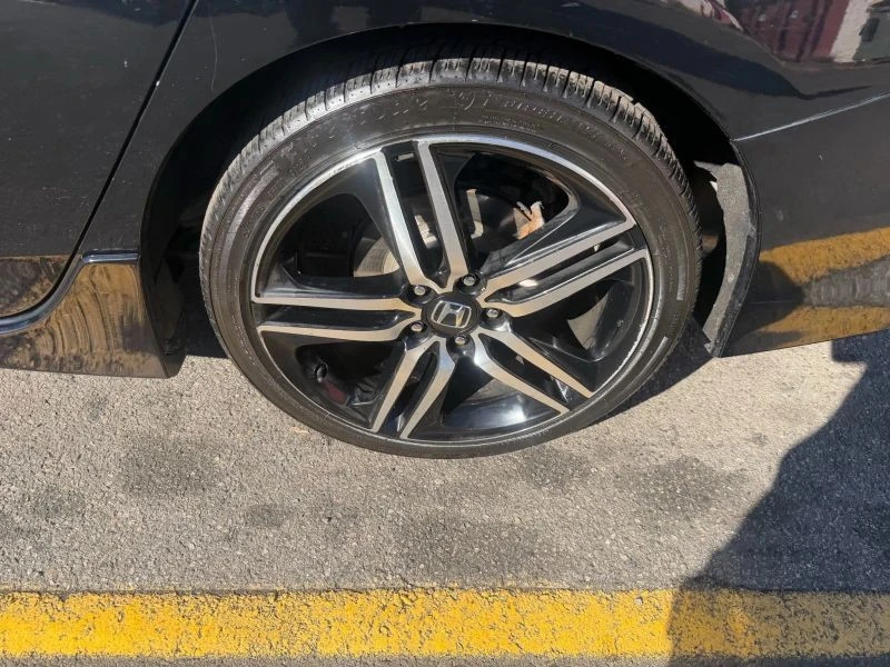 2017 Honda Accord 9th Gen - Image 9 of 12