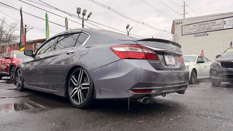 2017 Honda Accord 9th Gen - Image 9 of 12
