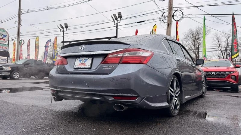 2017 Honda Accord 9th Gen - Image 8 of 12