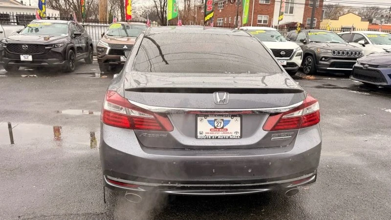 2017 Honda Accord 9th Gen - Image 6 of 12