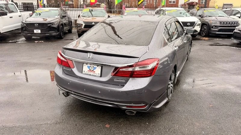 2017 Honda Accord 9th Gen - Image 5 of 12