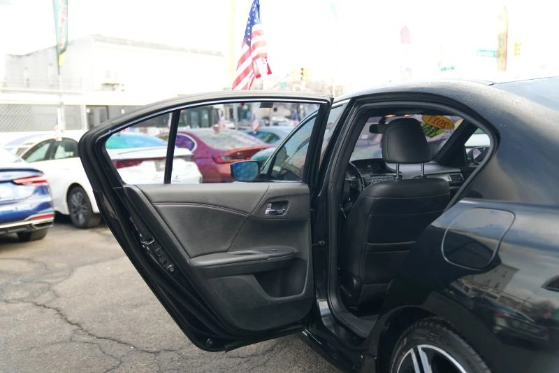 2017 Honda Accord 9th Gen - Image 10 of 12