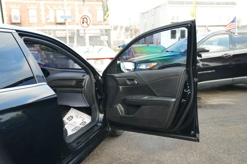 2017 Honda Accord 9th Gen - Image 11 of 12