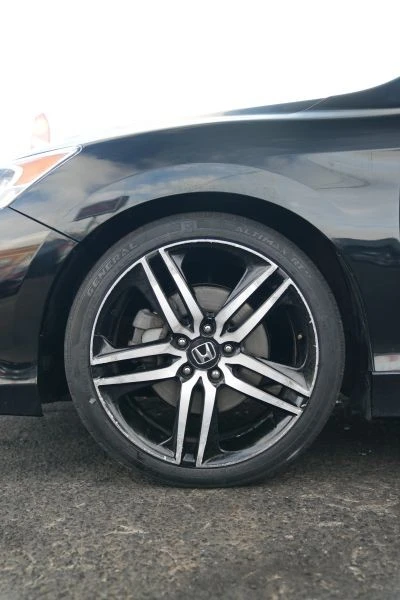 2017 Honda Accord 9th Gen - Image 6 of 12