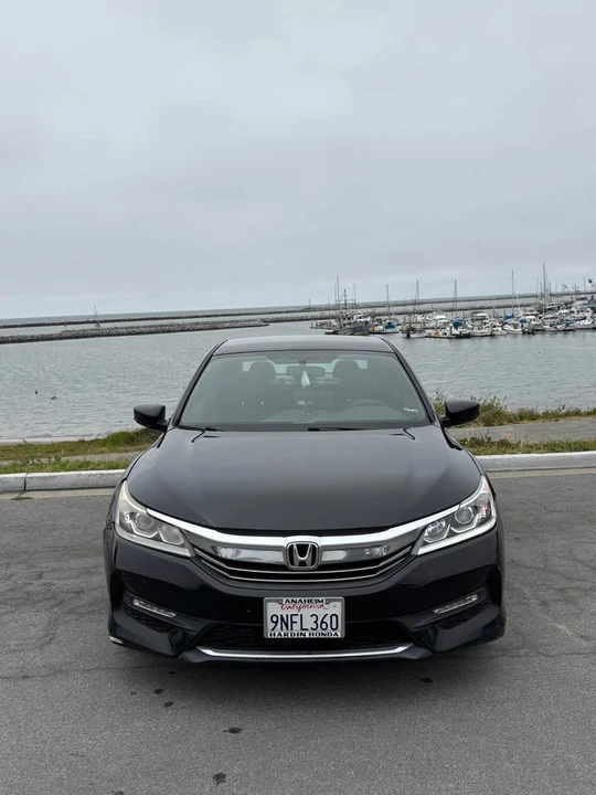 2017 Honda Accord 9th Gen - Image 4 of 15