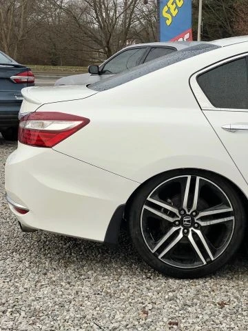 2017 Honda Accord 9th Gen - Image 10 of 21