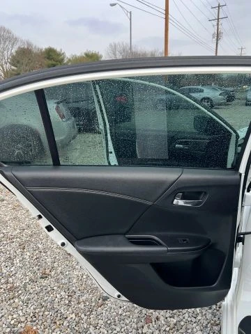 2017 Honda Accord 9th Gen - Image 19 of 21