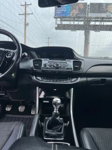 2017 Honda Accord 9th Gen - Image 16 of 21
