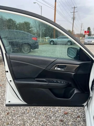 2017 Honda Accord 9th Gen - Image 14 of 21