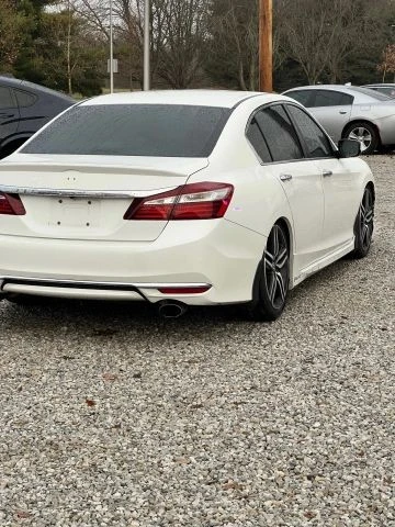 2017 Honda Accord 9th Gen - Image 9 of 21