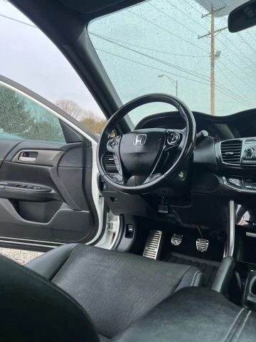 2017 Honda Accord 9th Gen - Image 15 of 21
