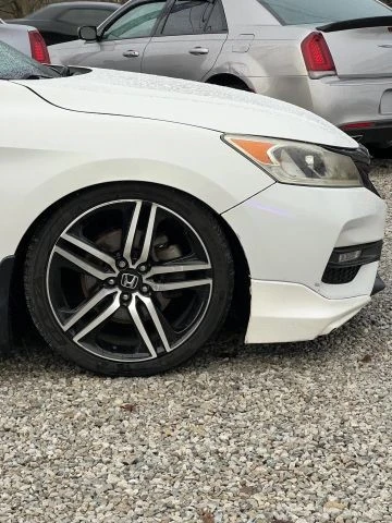 2017 Honda Accord 9th Gen - Image 11 of 21