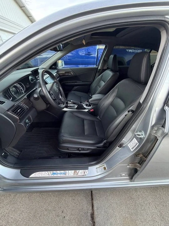 2017 Honda Accord 9th Gen - Image 6 of 12