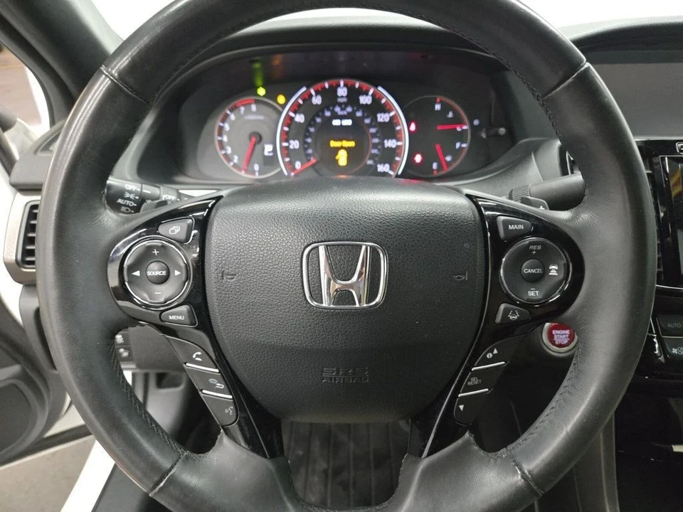 2017 Honda Accord 9th Gen - Image 15 of 21