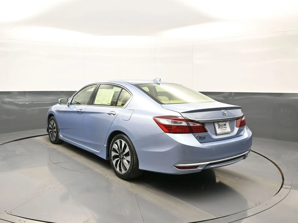 2017 Honda Accord 9th Gen - Image 8 of 21