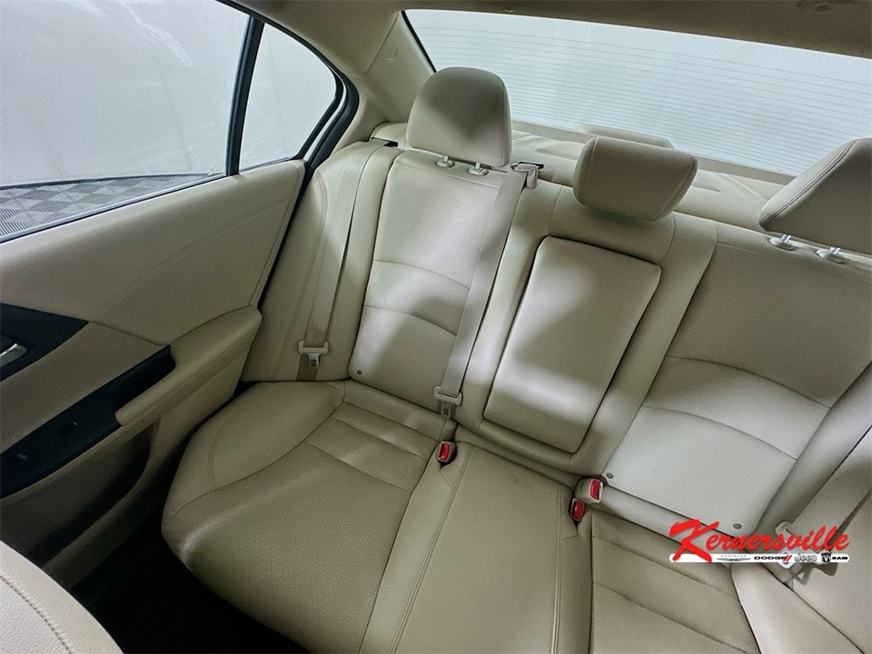 2017 Honda Accord 9th Gen - Image 12 of 21
