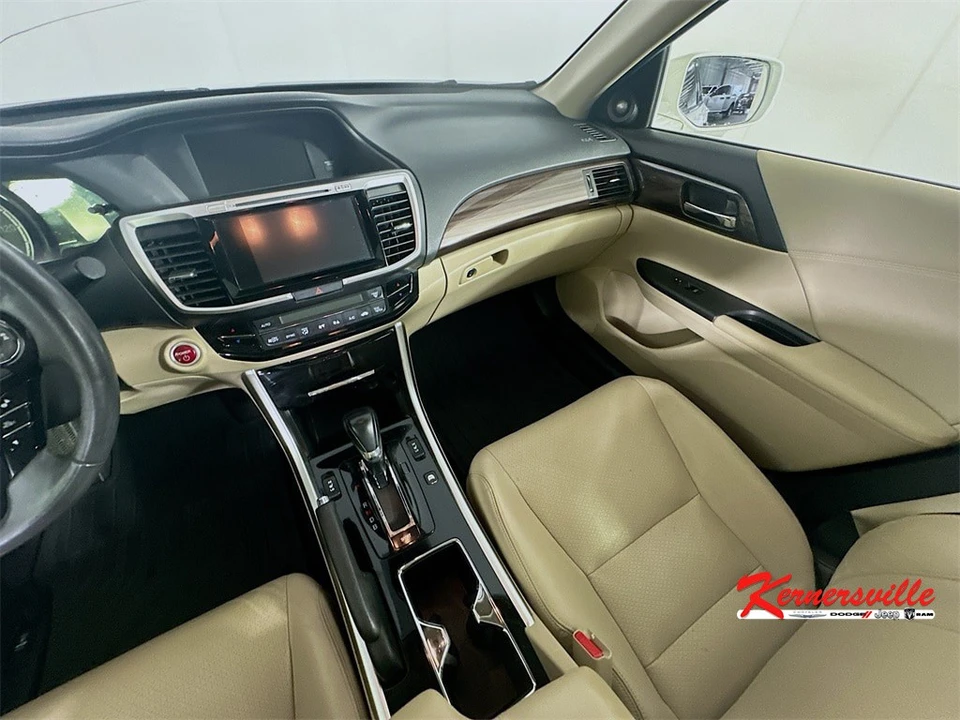 2017 Honda Accord 9th Gen - Image 11 of 21
