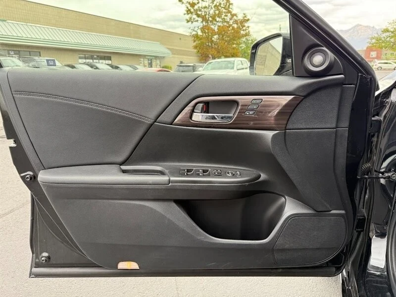 2017 Honda Accord 9th Gen - Image 4 of 21
