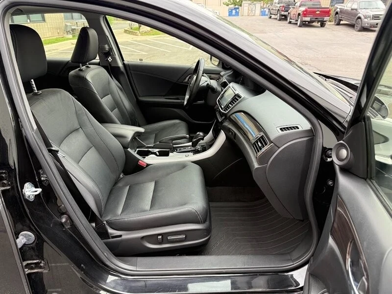 2017 Honda Accord 9th Gen - Image 14 of 21
