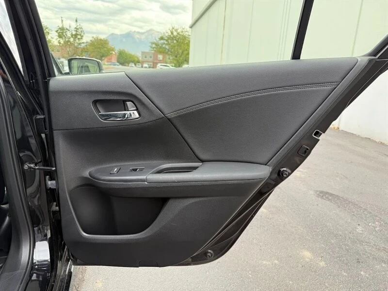 2017 Honda Accord 9th Gen - Image 12 of 21
