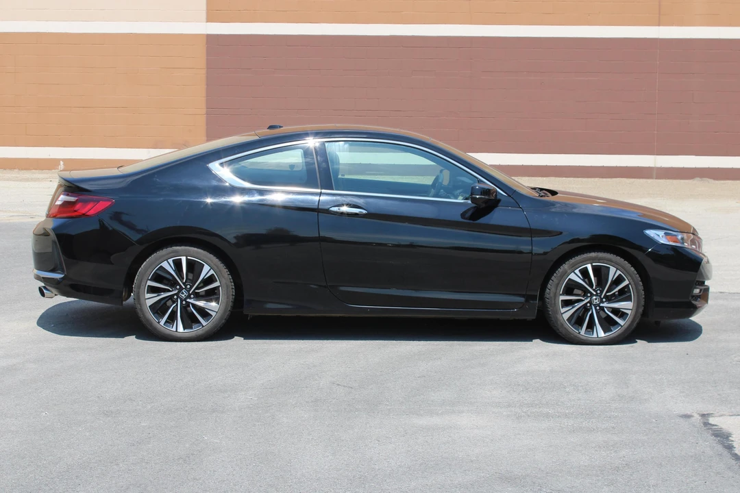 2017 Honda Accord 9th Gen - Image 9 of 31