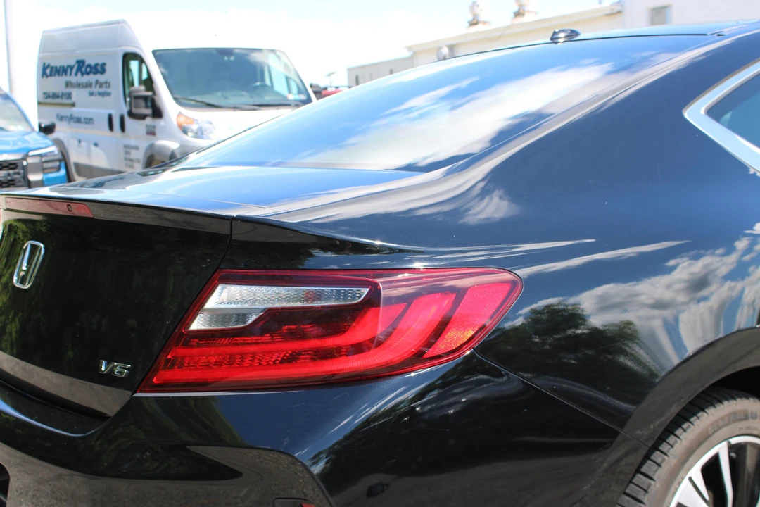 2017 Honda Accord 9th Gen - Image 26 of 31