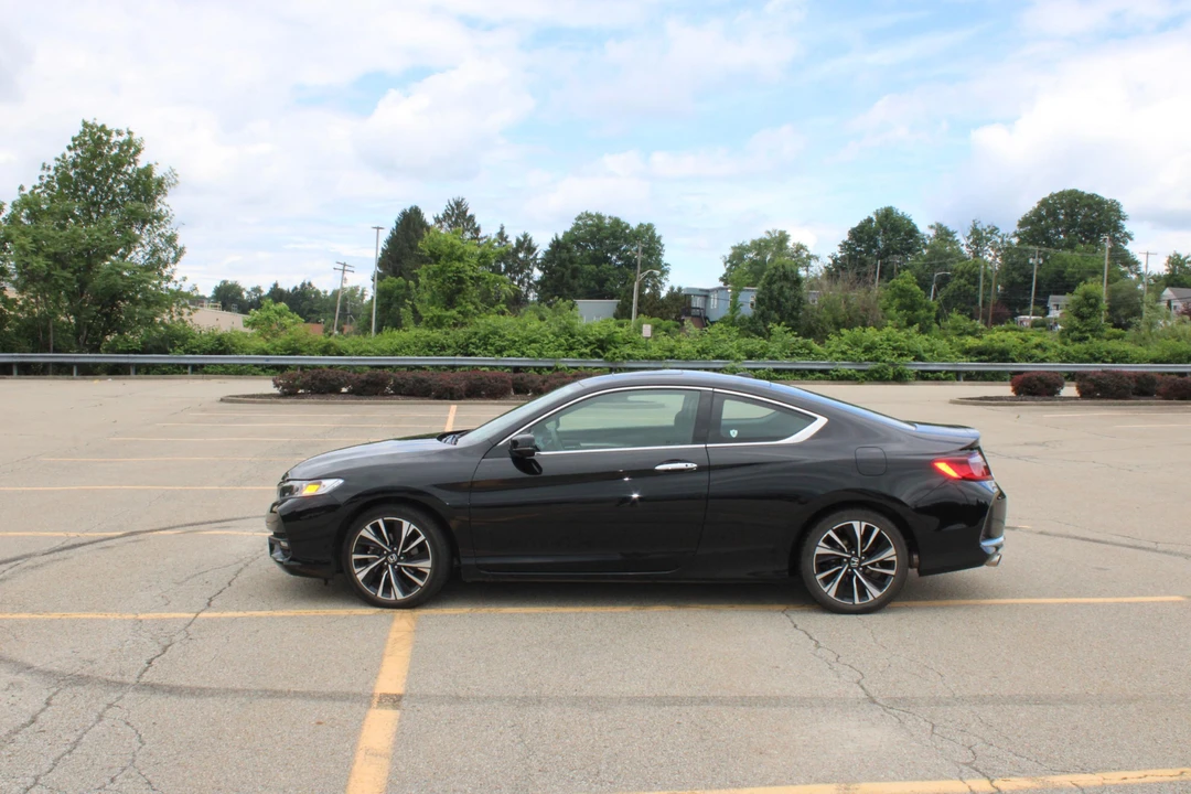 2017 Honda Accord 9th Gen - Image 11 of 31