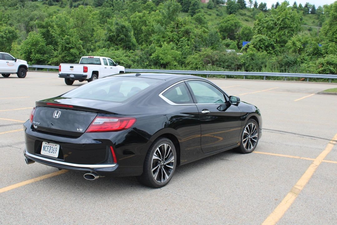 2017 Honda Accord 9th Gen - Image 13 of 31