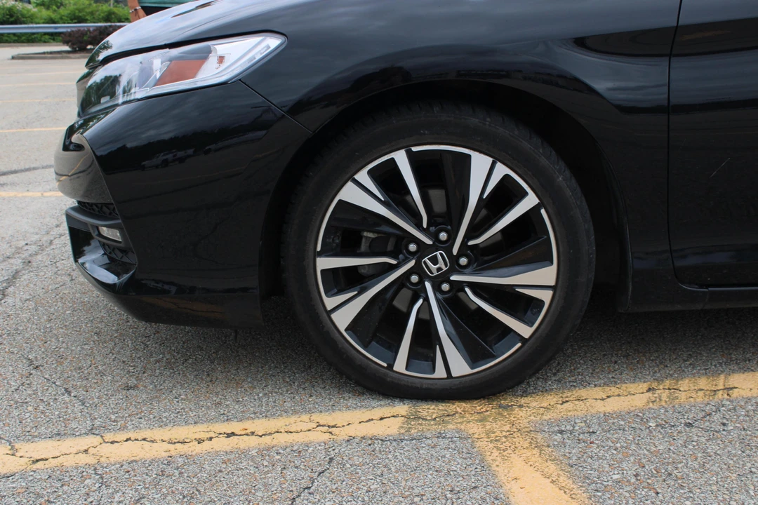 2017 Honda Accord 9th Gen - Image 28 of 31