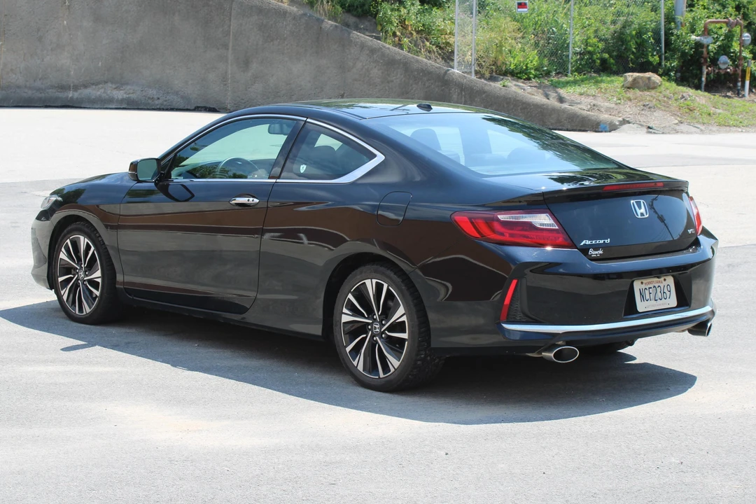 2017 Honda Accord 9th Gen - Image 3 of 31