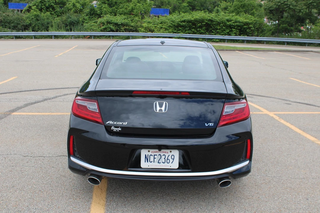 2017 Honda Accord 9th Gen - Image 12 of 31