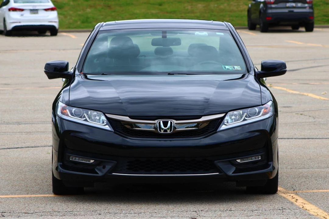 2017 Honda Accord 9th Gen - Image 2 of 31