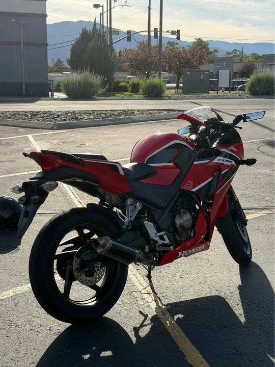 2017 Honda CBR - Image 3 of 18