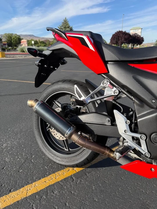 2017 Honda CBR - Image 9 of 18