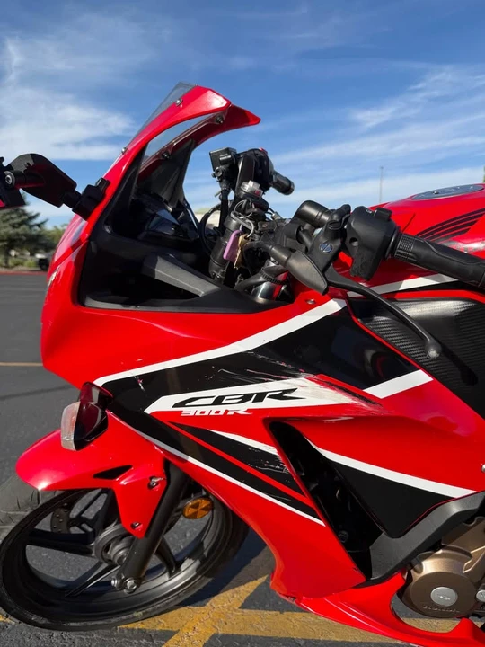 2017 Honda CBR - Image 11 of 18