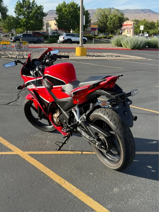 2017 Honda CBR - Image 4 of 18