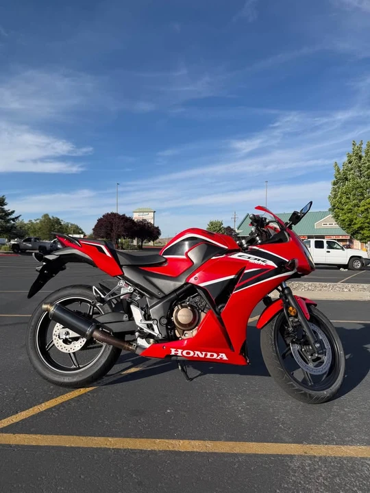 2017 Honda CBR - Image 6 of 18