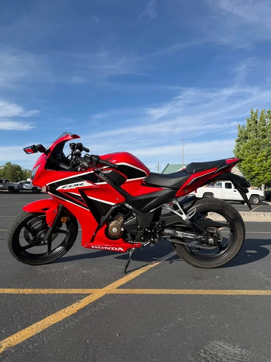 2017 Honda CBR - Image 5 of 18