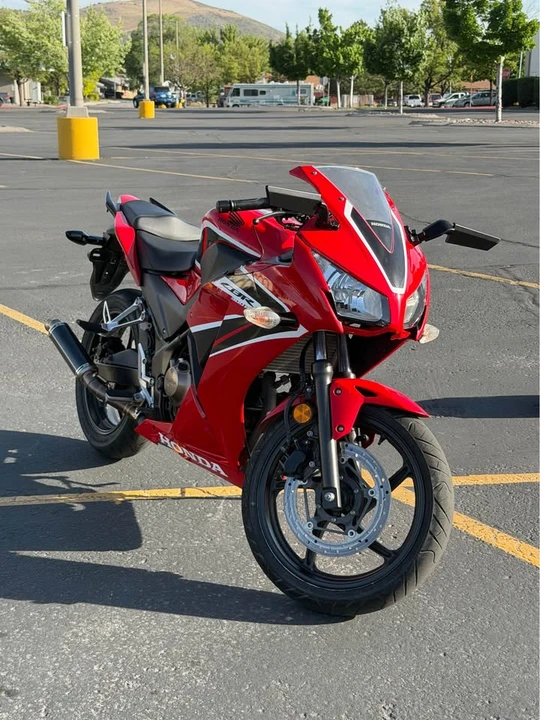 2017 Honda CBR - Image 2 of 18