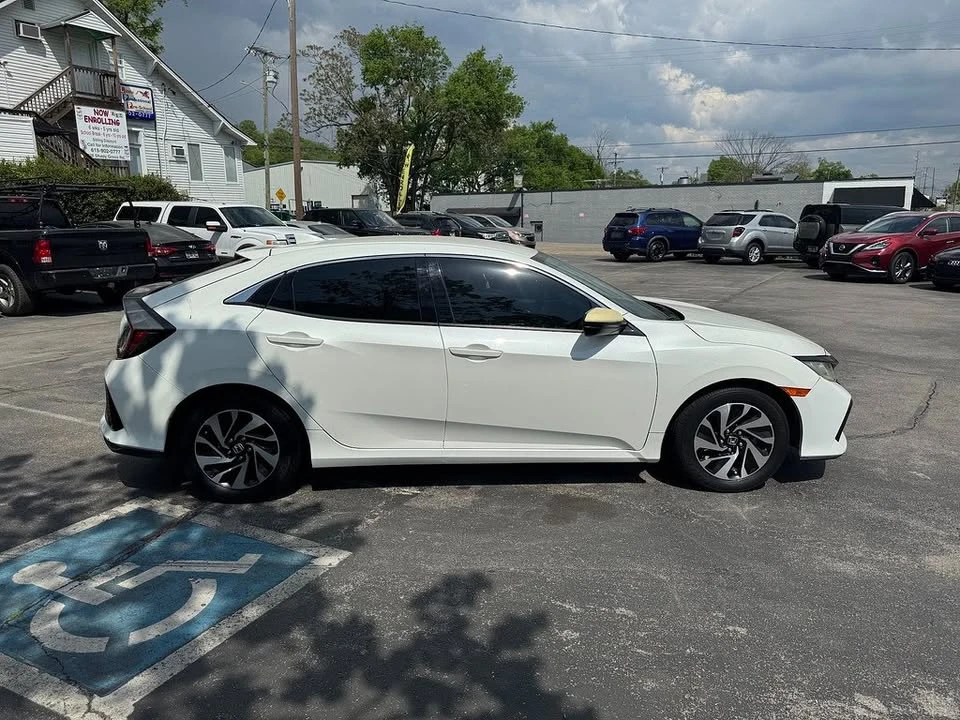 2017 Honda Civic 10th Gen - Image 6 of 12