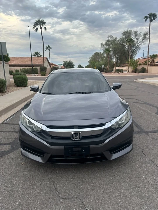 2017 Honda Civic 10th Gen - Image 3 of 11