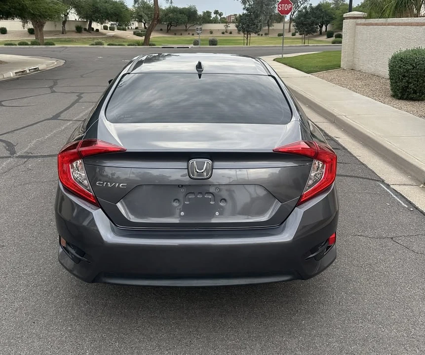 2017 Honda Civic 10th Gen - Image 6 of 11