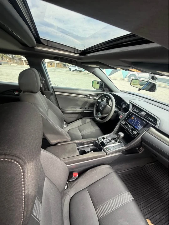 2017 Honda Civic 10th Gen - Image 5 of 9