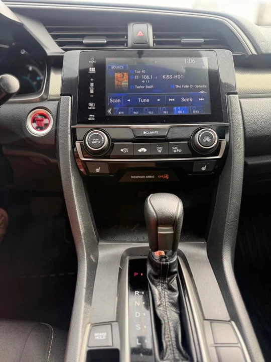 2017 Honda Civic 10th Gen - Image 7 of 9
