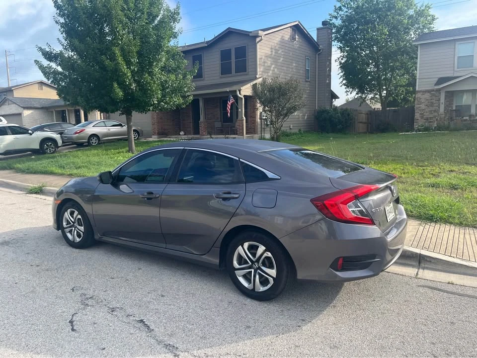2017 Honda Civic 10th Gen - Image 4 of 8