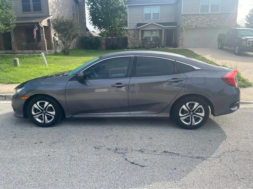 2017 Honda Civic 10th Gen - Image 3 of 8